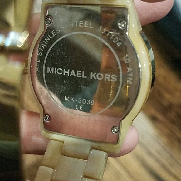 Michael Kors Horn Jet Set Watch - Picture 2 of 4